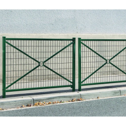 barrière de ville grillagée...
